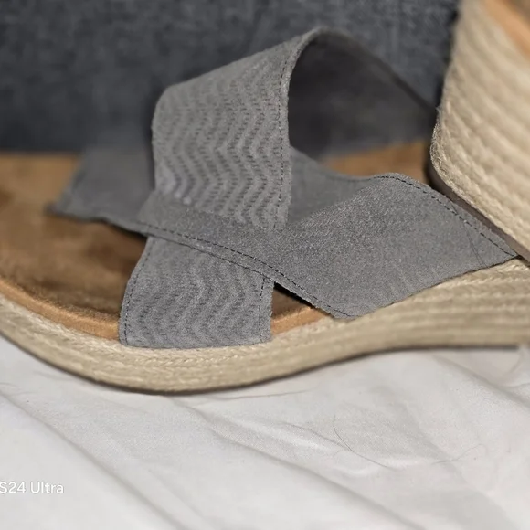 Minnetonka Becka Suede Wedge Platform Toe Loop Sandals Gray Leather Womens Sz 11 - Picture 8 of 8